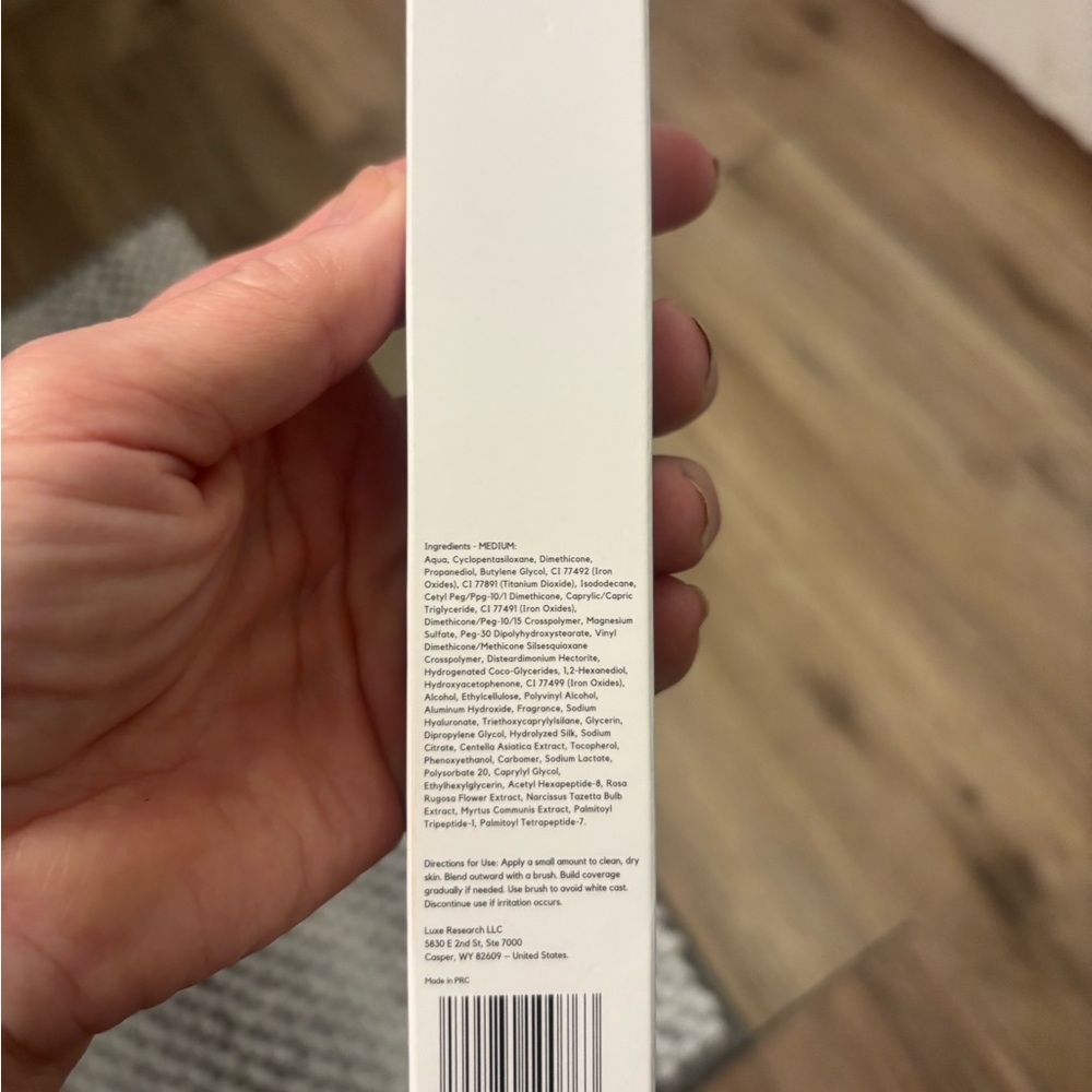 Luxe color changing foundation matches skin color perfect- for medium skin tones - Picture 14 of 16